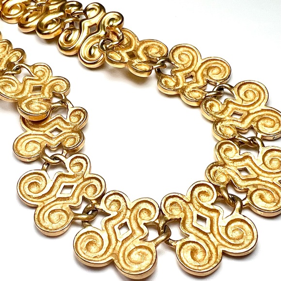 Vintage 1980s to 1990s Anne Klein Matte Gold Swirl Necklace - Picture 3 of 3